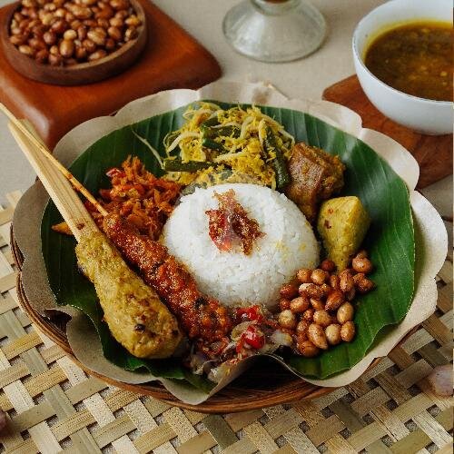 Ayam betutu Bali dengan bumbu rempah pedas