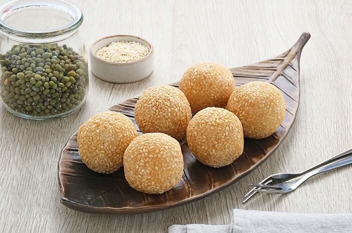 Onde-onde wijen dengan isian kacang hijau