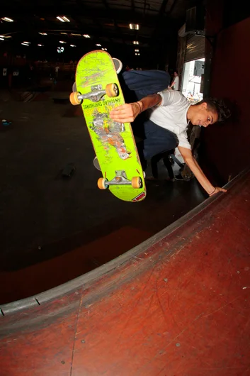 <!--sr15-->

Alejandro Burnell - Fakie.