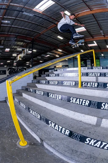 Always good to see LA local Maurice back in the mix. He's been skating these contests for a minute. Classic kickflip frontboard warm up for the camera

<!--damnamla2023-->