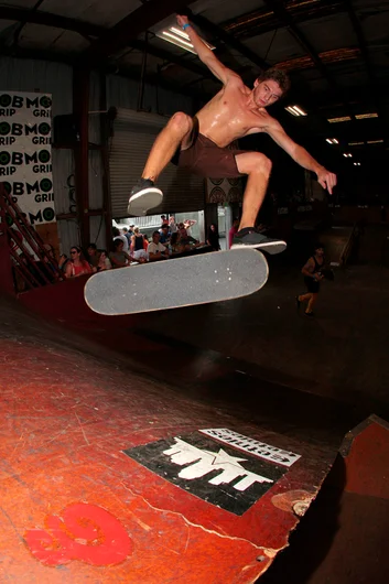 <!--btsb15-->

Ross Caruso - Tre Flip to Fakie on the Kahuna.