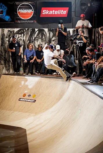 <!--pro19finals-->

Sheck-Daddy takes a Fakie 5-oh thru the elbow.