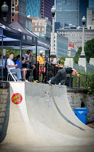 <!--dachi18-finals-->

Speed Screecher Joe Milazzo skids a Backtail up top.
