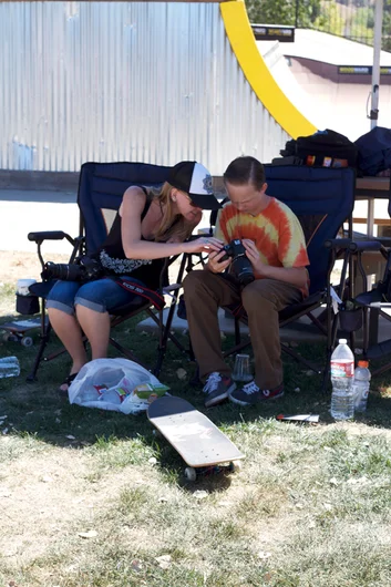 <!--dawwfri-->

Lil homie got the angle and had to let mom peep. 