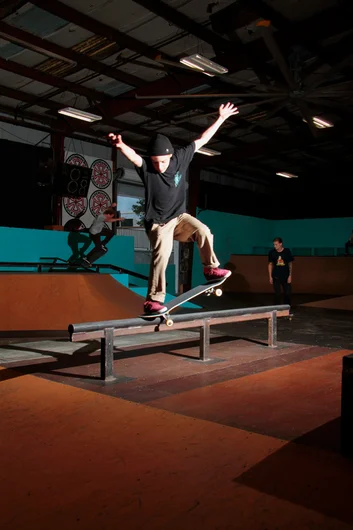 <!--eotm-andy-->

Wes Box proper FS Nose Grind (1st try).