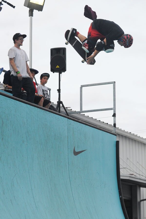 Holmes warming up on the vert ramp before rain