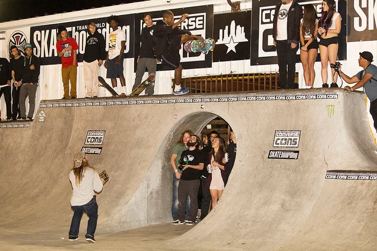 <!--pro16satnight-->

Ishod - huge boneless.