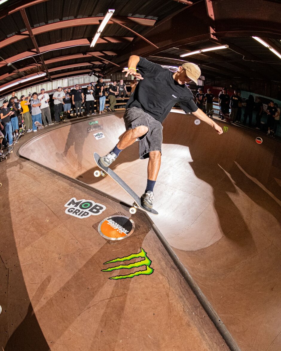 Nosegrind over the Hip