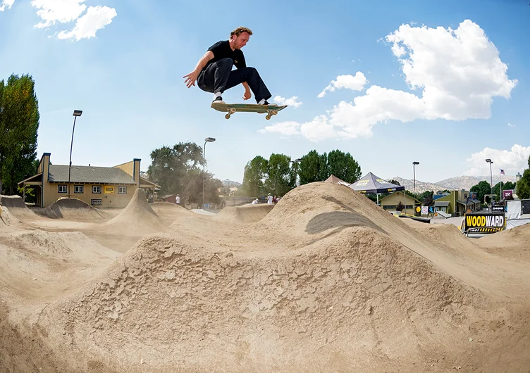 <!--daww17prac-->

Crusty-n-Dusty Derick Glancy bridges the gap between the two.