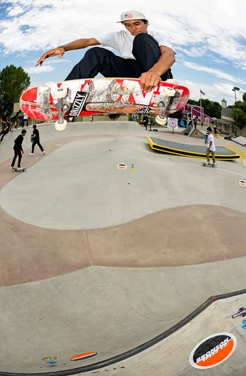 <!--daww17finals-->

Ivan Monteiro can skate tranny too.