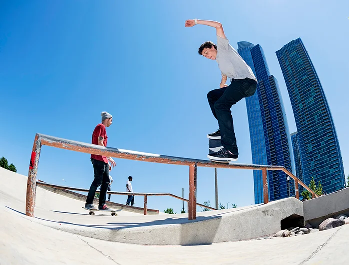 <!--dachi17practice-->

Jake Braun hits that Nosegrind from the kicker.