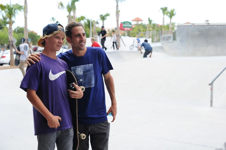 Pause for another fan out with Guy.<!-- Spring Roll 2013 and a Bradenton Session Presented by Lakai -->