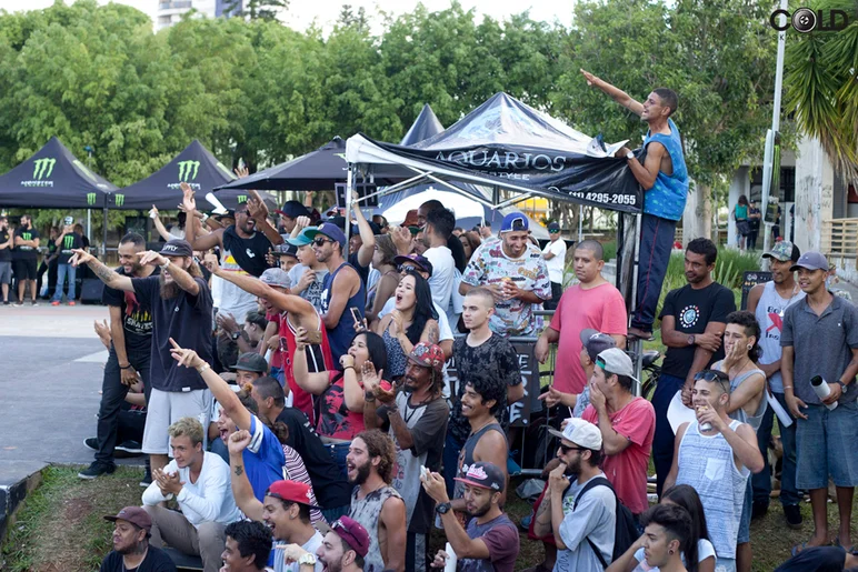 More crowd hype!

<!--vjamsuzano-->
