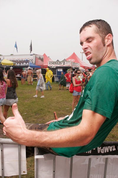 Warped Tour 2010: Scott Dray loves hot dogs