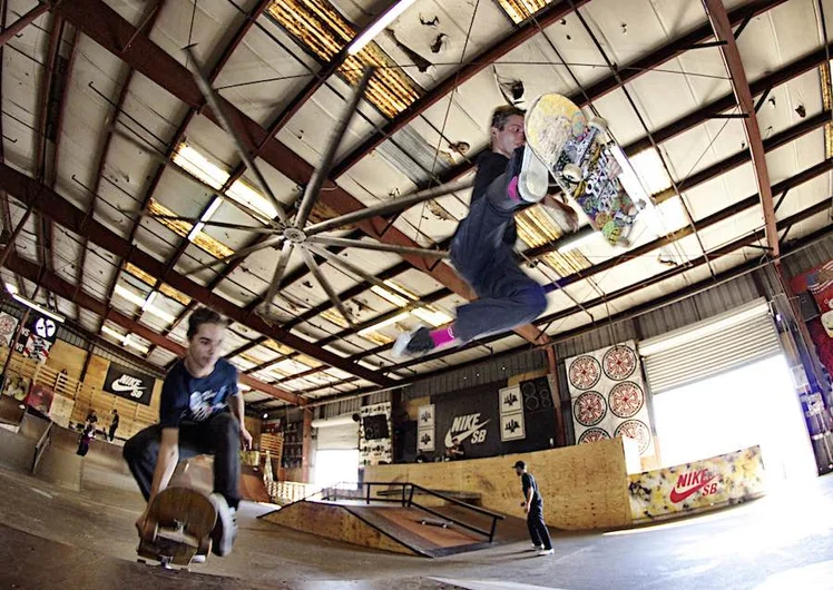 <!--b4bbbd-->

Jack Loktu with a boneless over the hip with Alejandro Burnell backing him up.