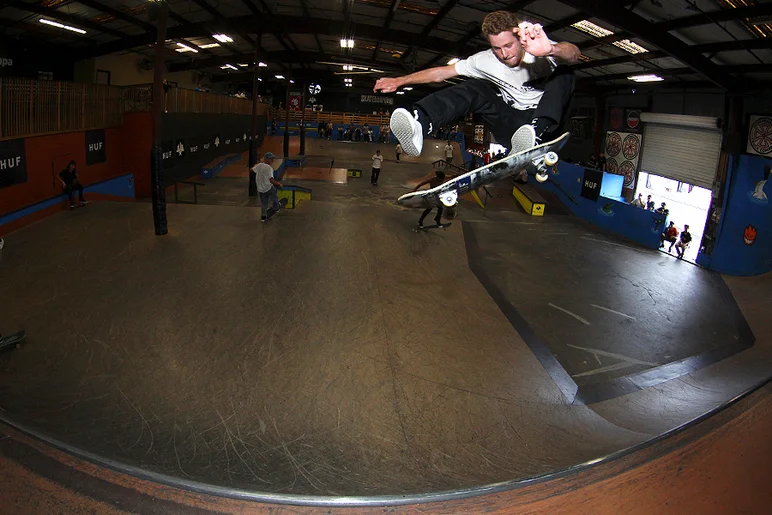 <!--soj17-->

Jake Anderson - FS Kickflip