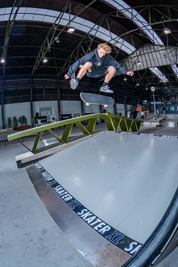Vitus with another one to flat. This time around he shows off his kickflip skills

<!--damnamnetherlandsday1-->