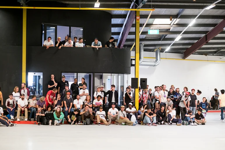 <!--daams17-finals-->

Crowd.