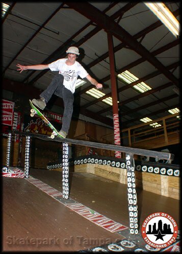 Ian Gow - frontside noseblunt slide