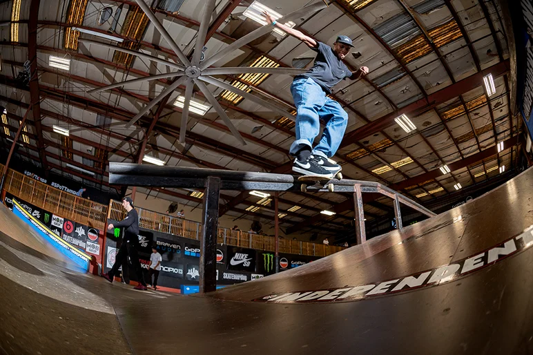 <!--am16-thurs-->

Gabriel Fortunato Fakie Ollies into a Switch Back Smith.