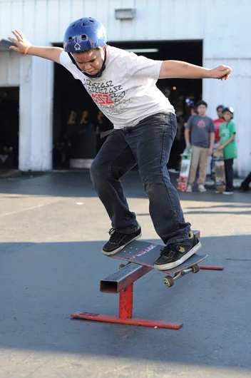 We're moving it over to the flat bar where Patrick Porter has a feeble grind.<!-- Valentine's Day Massacre 2013 Presented by Converse -->