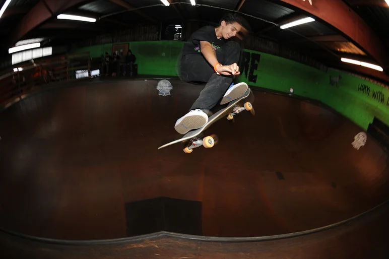 <!--aycz14-->

Alejandro Burnell followed up Jaws with this huge Lien air over the hip.












