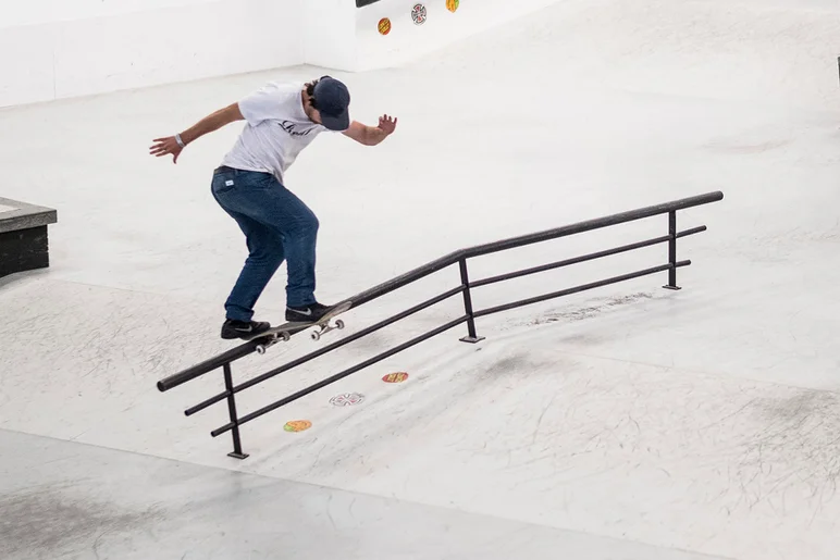 <!--daams17-finals-->

Vincent Milou - Frontside Bluntslide