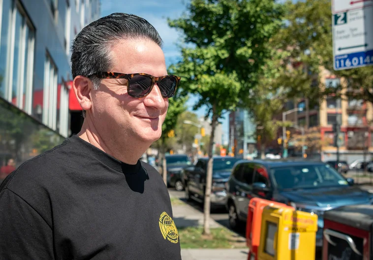 SPoT's squeaky clean front man, Edwin takes it to the streets.


<!--damnamnyc2022day2-->