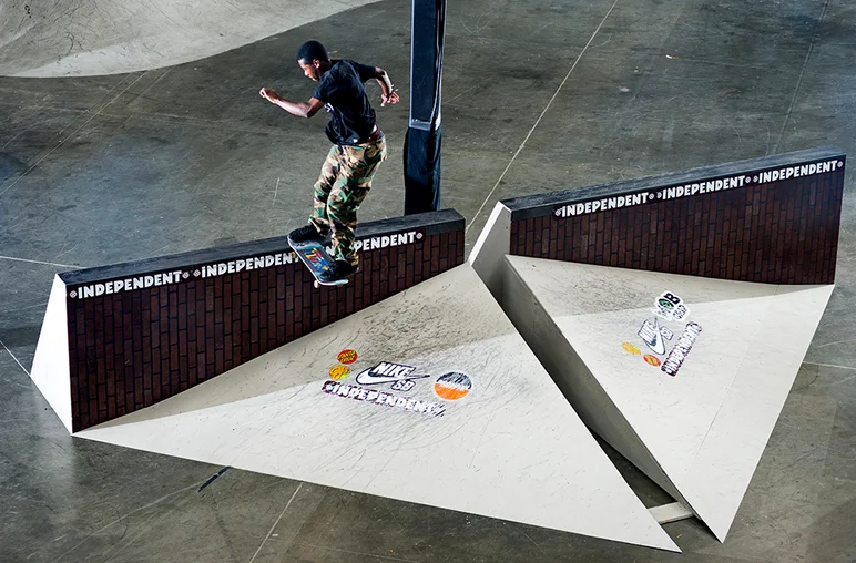 <!--dala18quals-->

Unknown ripper gets things started with a Tailslide across ETN’s new obstacle.

