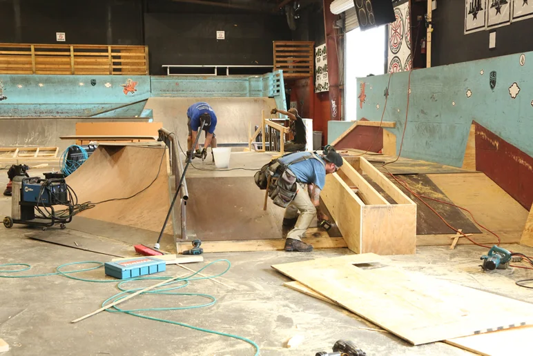 <!--coursephotos16-part2-->
Big Russ, aka Allen Russell putting in a new hubba on the Best Trick pyramid.