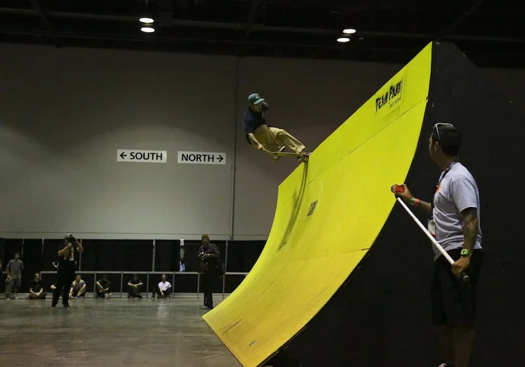 <!-- surfexpo2013 -->

Jon Sciano lean to tail on the sketchy over vert obstacle