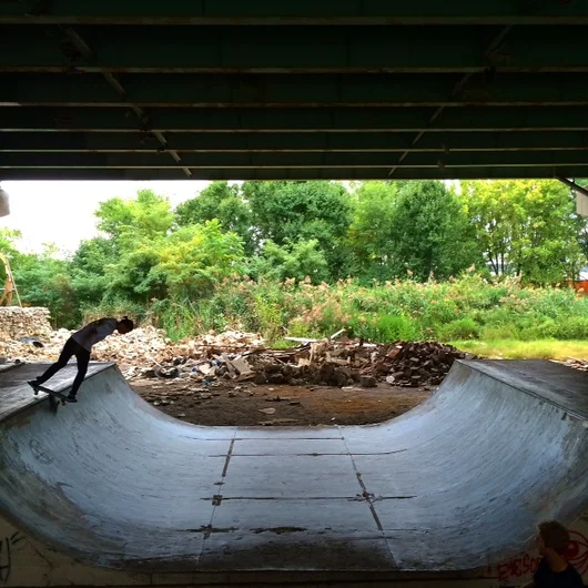 <!--NYCRT-->

Eric McKenney, ripping the mini at FDR.