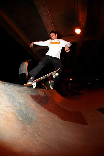 <!--txrt14-->

Jack even got himself some clips. No Comply Tail Slide.