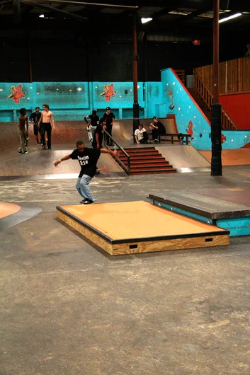 <!--andalewheelie-->

Jonathan Conde had the illest shirt on of the day, and plenty of manual skill too! Manual Revert to get things started.<!-- Andalé Wheelie Dope Contest Coverage -->