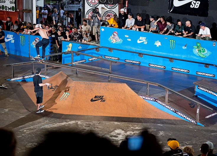 <!--am16satphotos-->

Dakota Hunt gets the Best Trick rollin by Bluntsliding the whole Bitch and finger flipping out. Kinda makes you wanna say: DAMMMNNNNN!