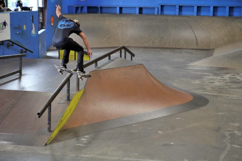 <!--skim17-->

Jay Carter - BS 180 over the rail.