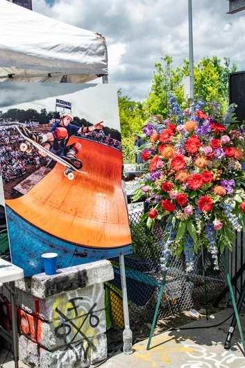 Another view of the image of Thomas and the beautiful bouquet of flowers on a beautiful Saturday afternoon!

<!--atl2023trip-->