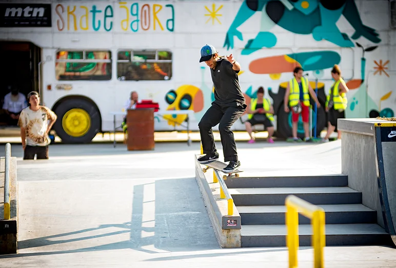 <!--dabarcy-quals-->

Another Chilean chillin’: Goma Aliste taking a Smith Grind in stride.