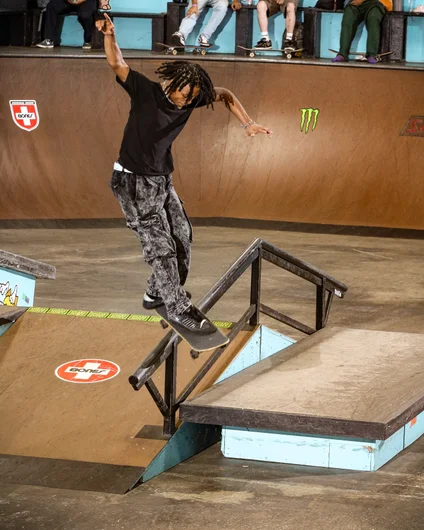 Myles cruising his way through a front feeble.

<!--schoolsoutjam24-->