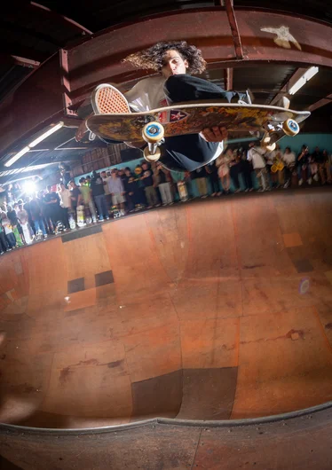 ..and he comes back frontside and blasts this kickflip in my face

<!--tampapro22madnessbowljam-->
