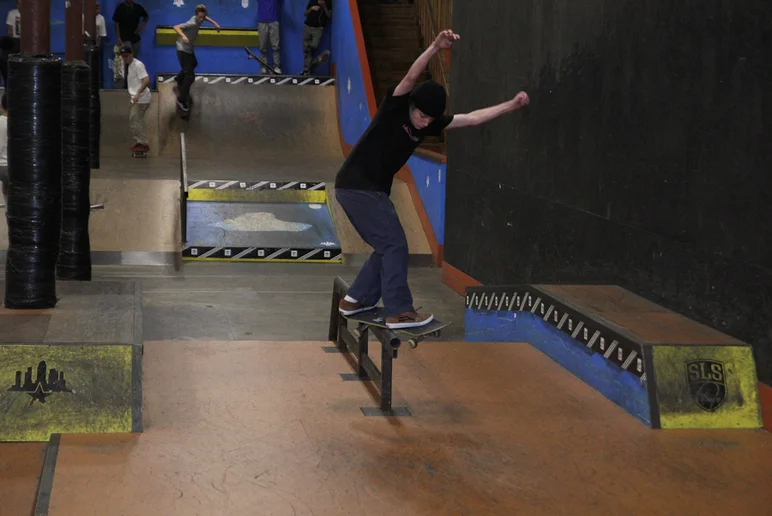 <!--ffombj-->

Wes Box - back smith with proper form.
