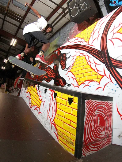 <!--dgkudphotos-->
Kris Clayton : Kickflip Front Noseslide