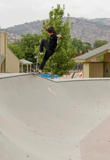 <!--daww17finals-->

Somehow every dude can Front Blunt, Gage Boyle is one of em’.