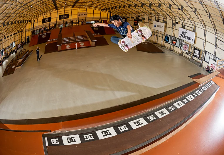 <!--dajapan18-day1-->

Taihou Tokura takes his frontside A’s to the max with this gigantic transfer, but yea like I said, they all got em.