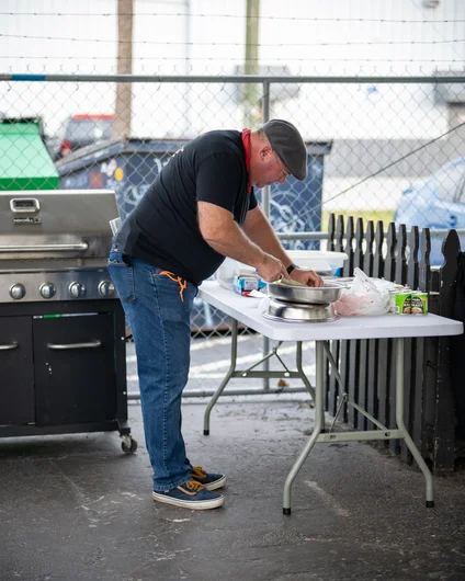 Woody the drillmaster doing his thing so we can feed these hungry old dudes!

<!--oldmanbowljam23-->