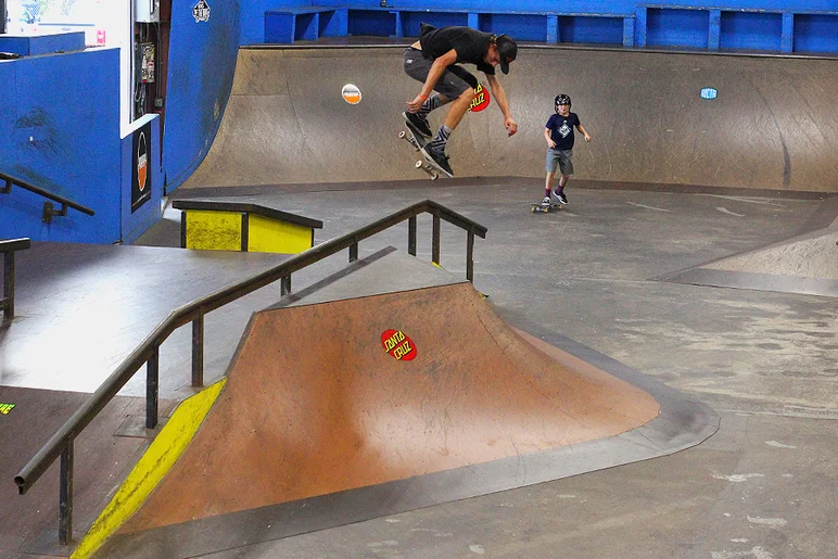 <!--hj17photos-->

Nick Wallace - Backside Ollie Shifty while warming up for the Sponsored Division.
