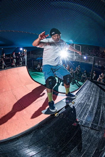 Steve Cab hops into the mix. Back 50 away from the light. Not into it Steve we need you man!

<!--floggingmollycruise23-->