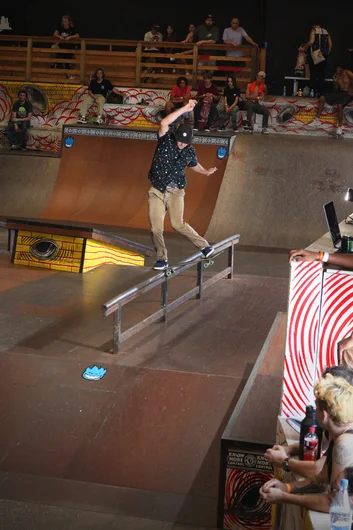 <!--BTSB18-->

Miles Mckinney : Noseblunt