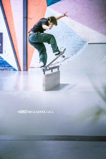 Marse approaches the bump to rail backwards and takes a high front blunt into the bank.

<!--damnamnetherlandsday2qualifiers-->