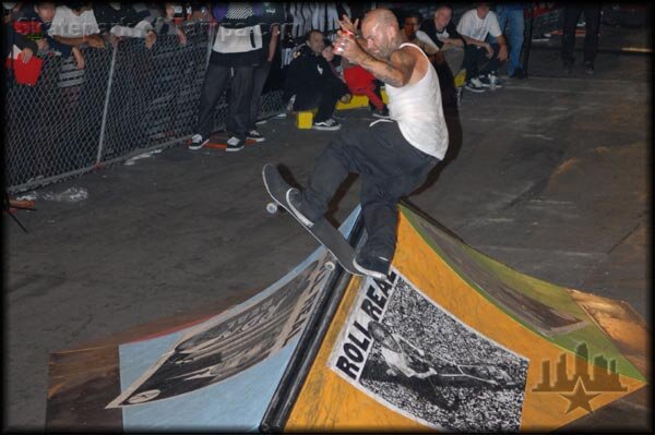 Neil Heddings - frontside bluntslide down